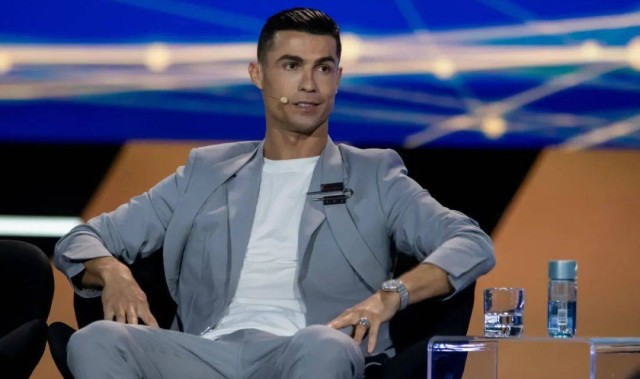 C罗懂球的！沙特联与五大联赛豪门抢球星，法甲豪门捡美职联弃将