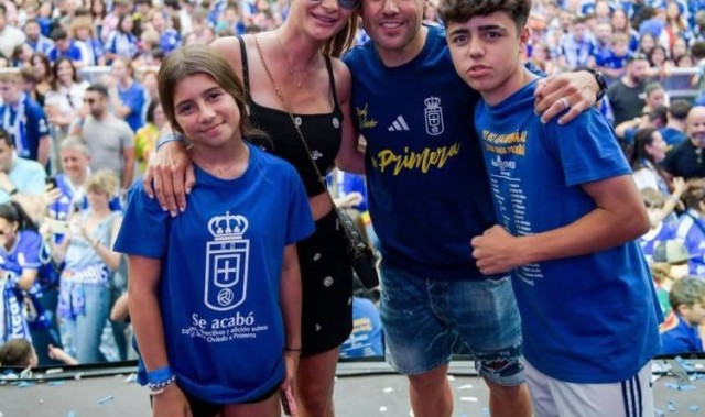 40岁卡索拉社媒晒与家人合照，庆祝随皇家奥维耶多升级西甲