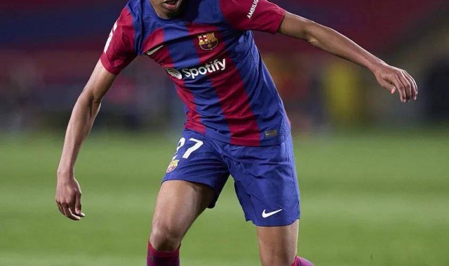 亚马尔下半场低迷引关注，巴萨受制对手，未来国家队征召存变数