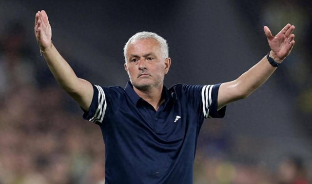 日本国脚双响难救主穆里尼奥再战欧冠费内巴切5-2费耶诺德