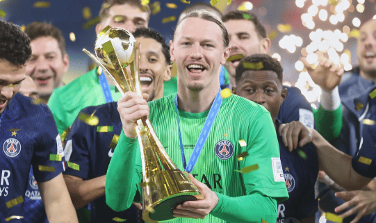 巴黎圣日耳曼首夺洲际杯，六冠王荣耀加身