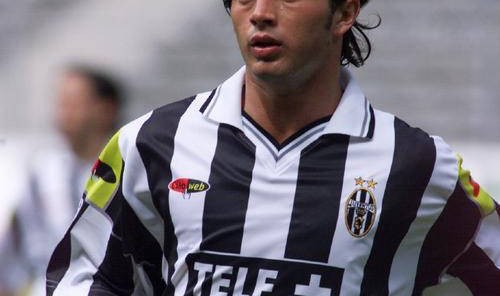 尤文之子文质彬彬却凶悍，30岁征战西甲，33岁告别赛场转型教练