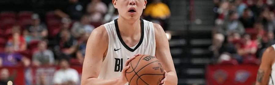 开拓者队记:杨瀚森低位运球不能太多 他在恶补英语