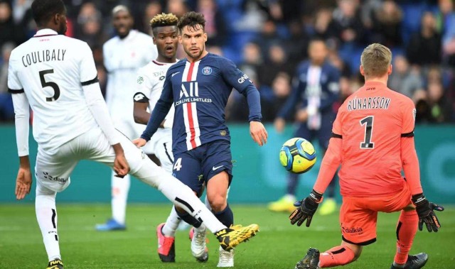 队报周四发布法甲特刊，巴黎16人霸榜月薪前30