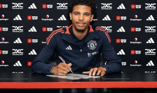 记者：曼联19岁左边锋伊桑-威廉姆斯合同仅剩一年，比利时2队关注