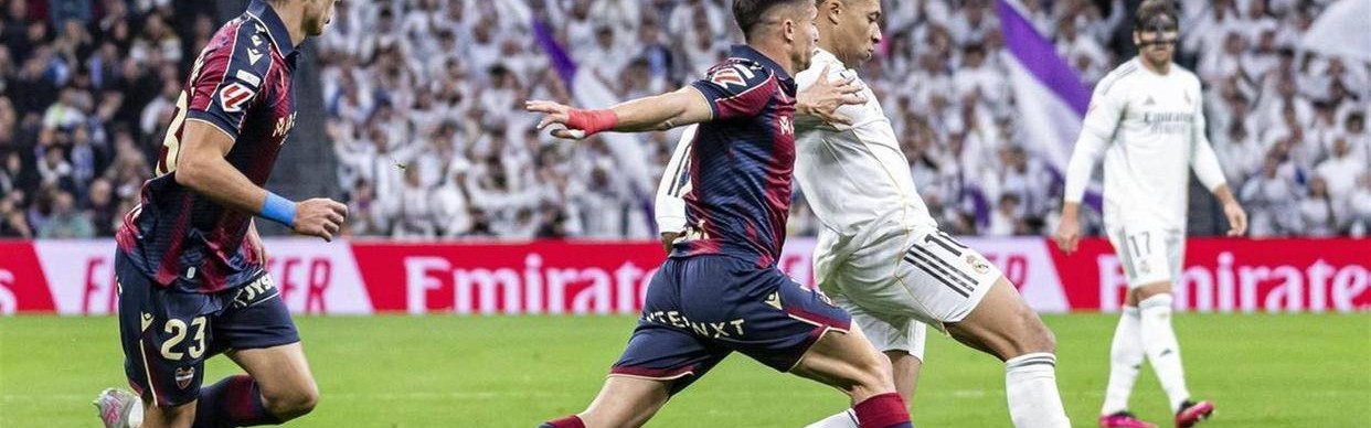 随着巴萨1-2，马竞1-0，皇马2-0，西甲积分榜产生，巴萨1分领跑