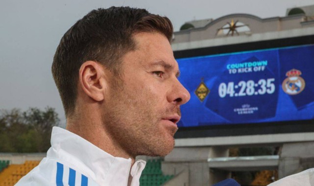 曼城备战欧冠：胡桑诺夫与罗德里缺席训练，其他球员状态良好