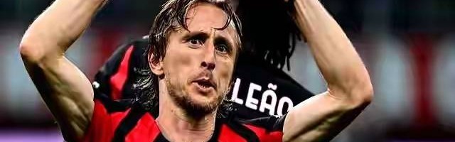 62天闪人！600万赔偿金不要了？滕哈赫遭反杀后急返荷甲，真能救贾府？