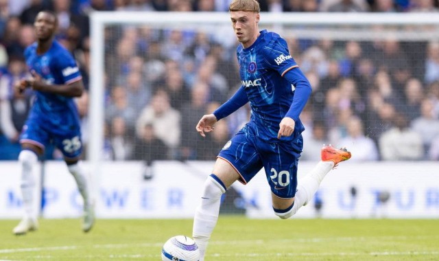 重磅！切尔西2025-26新球衣发布：帕尔默携群星演绎伦敦魂，致敬传奇，剑指欧冠！