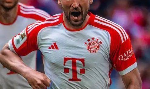 1.5亿打水漂，8位新援全离队！德甲巨人只能靠这位了？