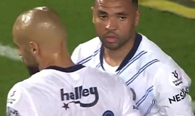 费内巴切遭受2-4惨败！穆帅灰头土脸，欧冠附加赛前景堪忧