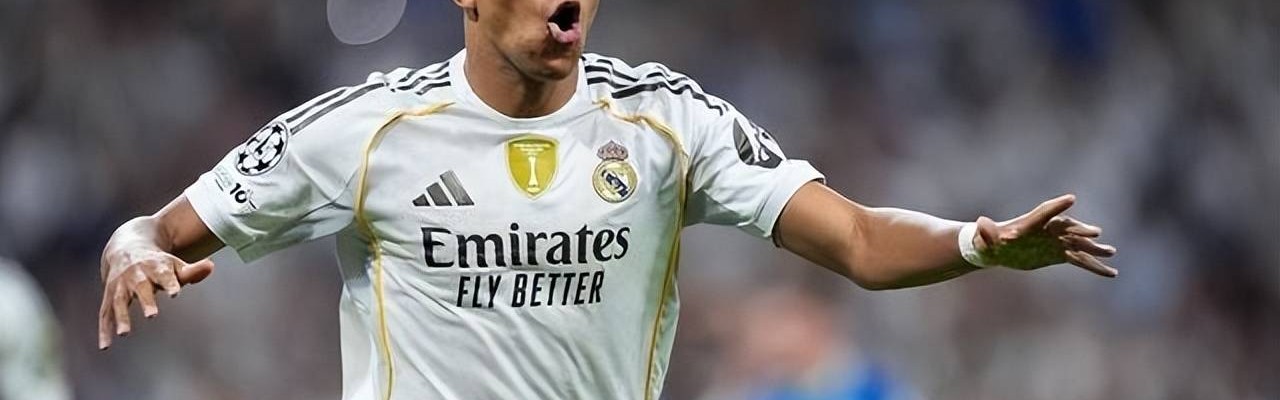 裁判刚掏红牌，姆巴佩立马摘下卡瓦哈尔队长袖标，球迷：能成大事