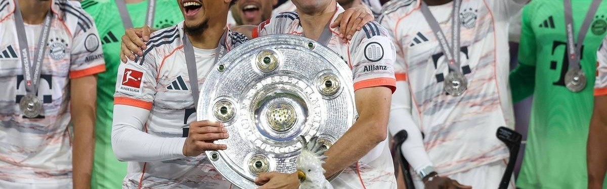 拜仁穆勒、凯恩、戴尔举起沙拉盘！德甲颁奖激情犹在，啤酒浴更爽