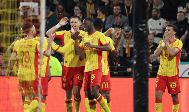 5-1！2-2！疯狂一夜，朗斯超越巴黎登顶，曼联翻车，那不勒斯4连胜