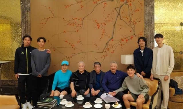 上港冠军名帅官宣离开俱乐部！法甲教头将挑大梁，继续带队冲冠